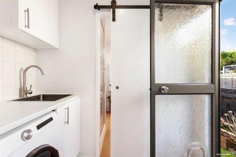 Photo of property in 7b Edgewater Parade, Waiuku, 2123