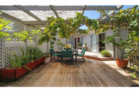 Photo of property in 7 Taynith Place, Glenfield, Auckland, 0629