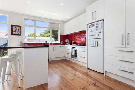 Photo of property in 32 Queen Street, Cambridge, 3434