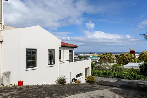 Photo of property in 85a Eliot Street, New Plymouth, 4310