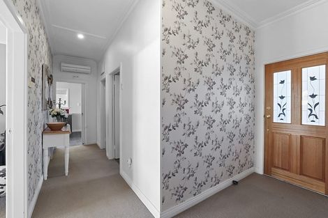 Photo of property in 27 List Street, Welbourn, New Plymouth, 4310