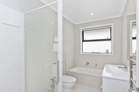 Photo of property in 4 Pompallier Lane, Papamoa Beach, Papamoa, 3118