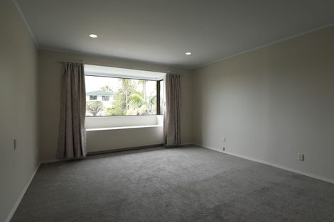 Photo of property in 118 Glenmore Road, Sunnyhills, Auckland, 2010
