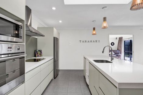 Photo of property in 21 Montague Grove, Stratford, 4332