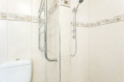 Photo of property in 4 Cliff View Drive, Green Bay, Auckland, 0604