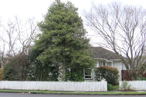 Photo of property in 102 Pahiatua Street, Hokowhitu, Palmerston North, 4410