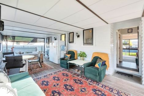 Photo of property in 12 Salas Place, Papakura, 2110