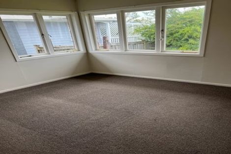 Photo of property in 4 Amberley Avenue, Te Atatu South, Auckland, 0610