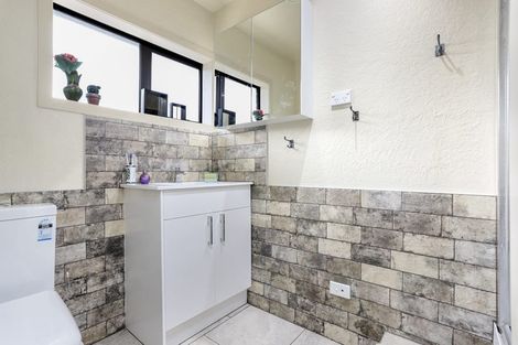 Photo of property in 8 Papatahi Place, Henderson, Auckland, 0610