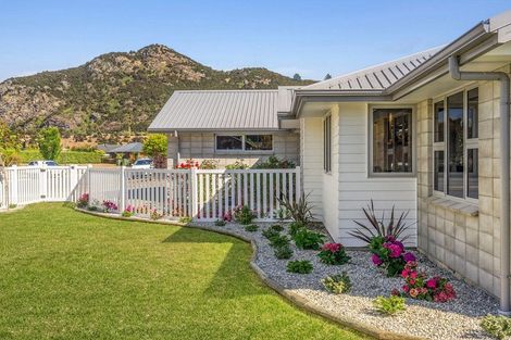Photo of property in 18 Finch Street, Albert Town, Wanaka, 9305