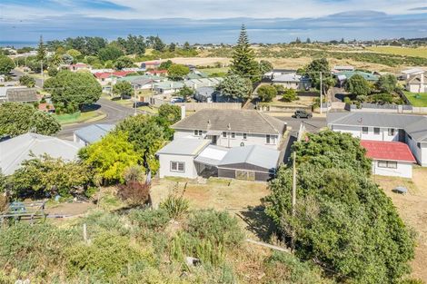 Photo of property in 86 Manuka Street, Castlecliff, Whanganui, 4501