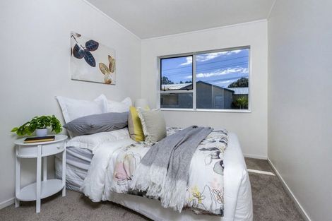 Photo of property in 1/24 Sandown Road, Rothesay Bay, Auckland, 0630