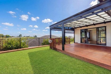 Photo of property in 33 Woodridge Drive, Stanmore Bay, Whangaparaoa, 0932
