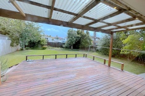 Photo of property in 18 Coniston Avenue, Te Atatu South, Auckland, 0610