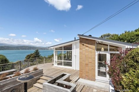 Photo of property in 4 Fortification Road, Karaka Bays, Wellington, 6022