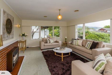 Photo of property in 10 Oriel Place, Tawa, Wellington, 5028