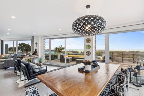 Photo of property in Weekeston Apartments, 2 Nobs Line, Strandon, New Plymouth, 4312