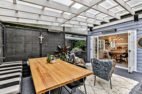 Photo of property in 119 Daffodil Street, Titirangi, Auckland, 0604