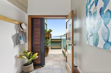 Photo of property in 32 Owhiro Bay Parade, Owhiro Bay, Wellington, 6023