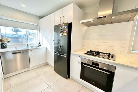 Photo of property in 8 Recovery Road, Papakura, 2110