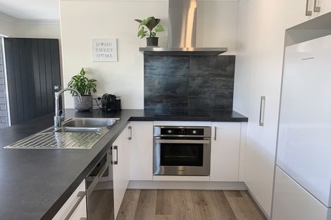 Photo of property in 22 Komata Crescent, Papamoa Beach, Papamoa, 3118