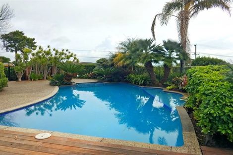 Photo of property in 163 Bleakhouse Road, Mellons Bay, Auckland, 2014