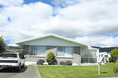 Photo of property in 52 Fergusson Street, Stoke, Nelson, 7011