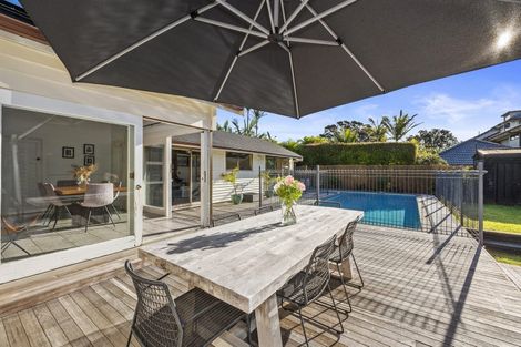 Photo of property in 8 Tiri Road, Milford, Auckland, 0620