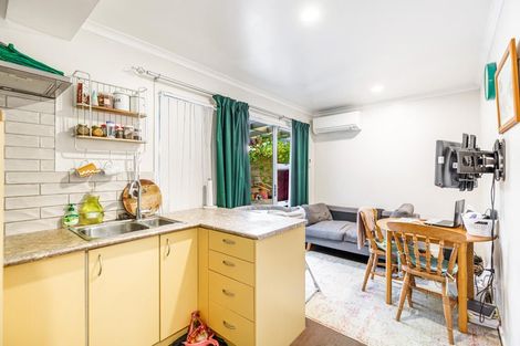 Photo of property in 28 Vina Place, Massey, Auckland, 0614