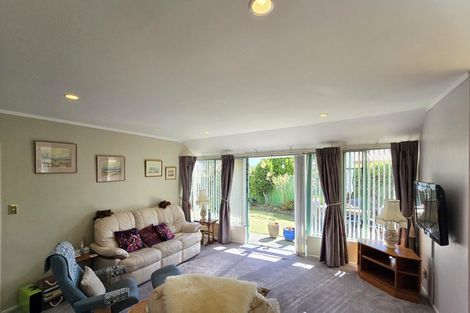 Photo of property in 8 Montague Way, Taradale, Napier, 4112