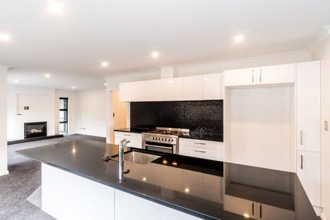 Photo of property in 1 Tower Place, Fitzherbert, Palmerston North, 4410