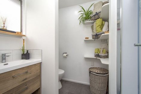 Photo of property in 10 Osmond Lane, Mount Pleasant, Christchurch, 8081