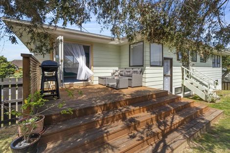 Photo of property in 3 Tregony Place, Camborne, Porirua, 5026