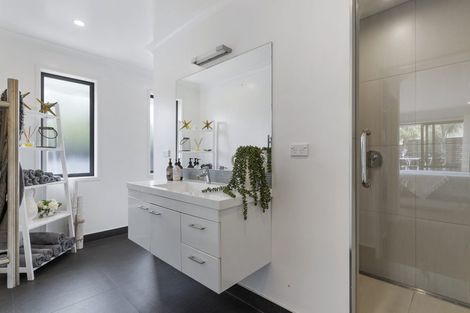 Photo of property in 17 Wautaiti Drive, Riverhead, 0820