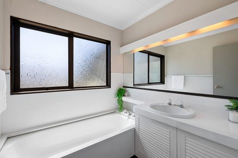 Photo of property in 8 Julian Place, Westown, New Plymouth, 4310