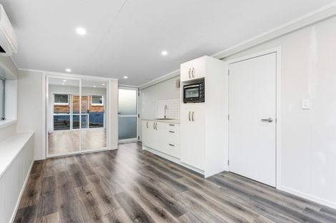 Photo of property in 19 Lawrence Crescent, Hillpark, Auckland, 2102