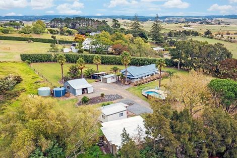 Photo of property in 141 Mangakura Road, Helensville, 0875