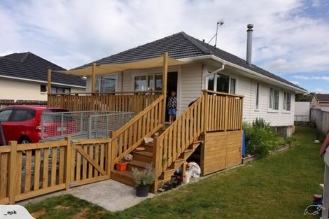 Photo of property in 8 Durham Street, Te Atatu Peninsula, Auckland, 0610