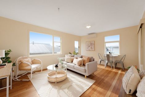 Photo of property in 5/139 Queens Drive, Lyall Bay, Wellington, 6022