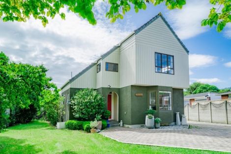 Photo of property in 261 Te Moana Road, Waikanae, 5036