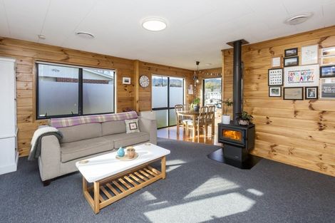 Photo of property in 3 Hazel Street, Ebdentown, Upper Hutt, 5018