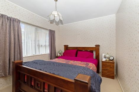 Photo of property in 2/5 Spring Grove, Henderson, Auckland, 0612