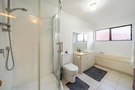 Photo of property in 10 Ordley Grove, Tawa, Wellington, 5028