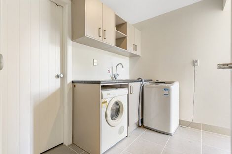 Photo of property in 43 Zara Court, Windsor Park, Auckland, 0632