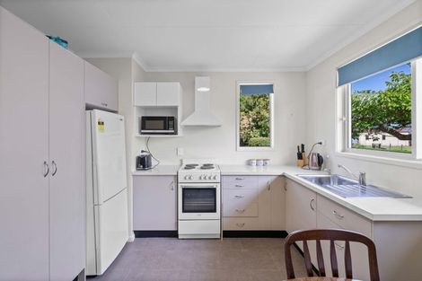 Photo of property in 42 Newburn Street, Waikaia, 9778