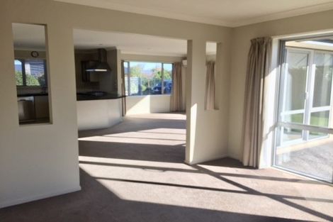 Photo of property in 19 Papaumu Green, Parklands, Christchurch, 8083
