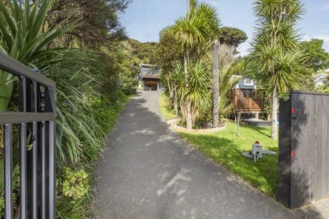Photo of property in 125 Seaview Road, Piha, 0772