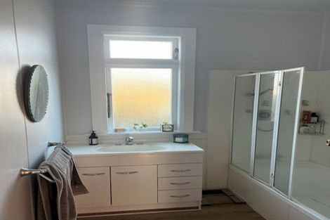 Photo of property in 49 Weraroa Road, Levin, 5510