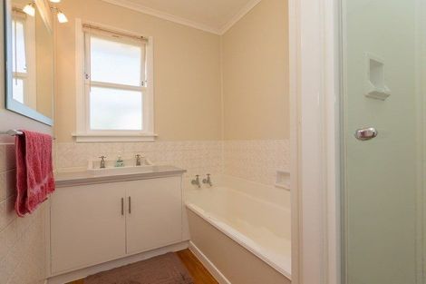 Photo of property in 87d Pioneer Road, Moturoa, New Plymouth, 4310