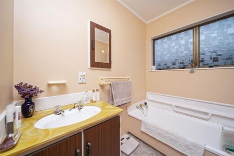 Photo of property in 16 Manuka Place, Hawera, 4610